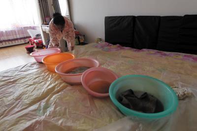 商南楼上漏水，住户失联，小区没物管，业主维权难！律师来支招……